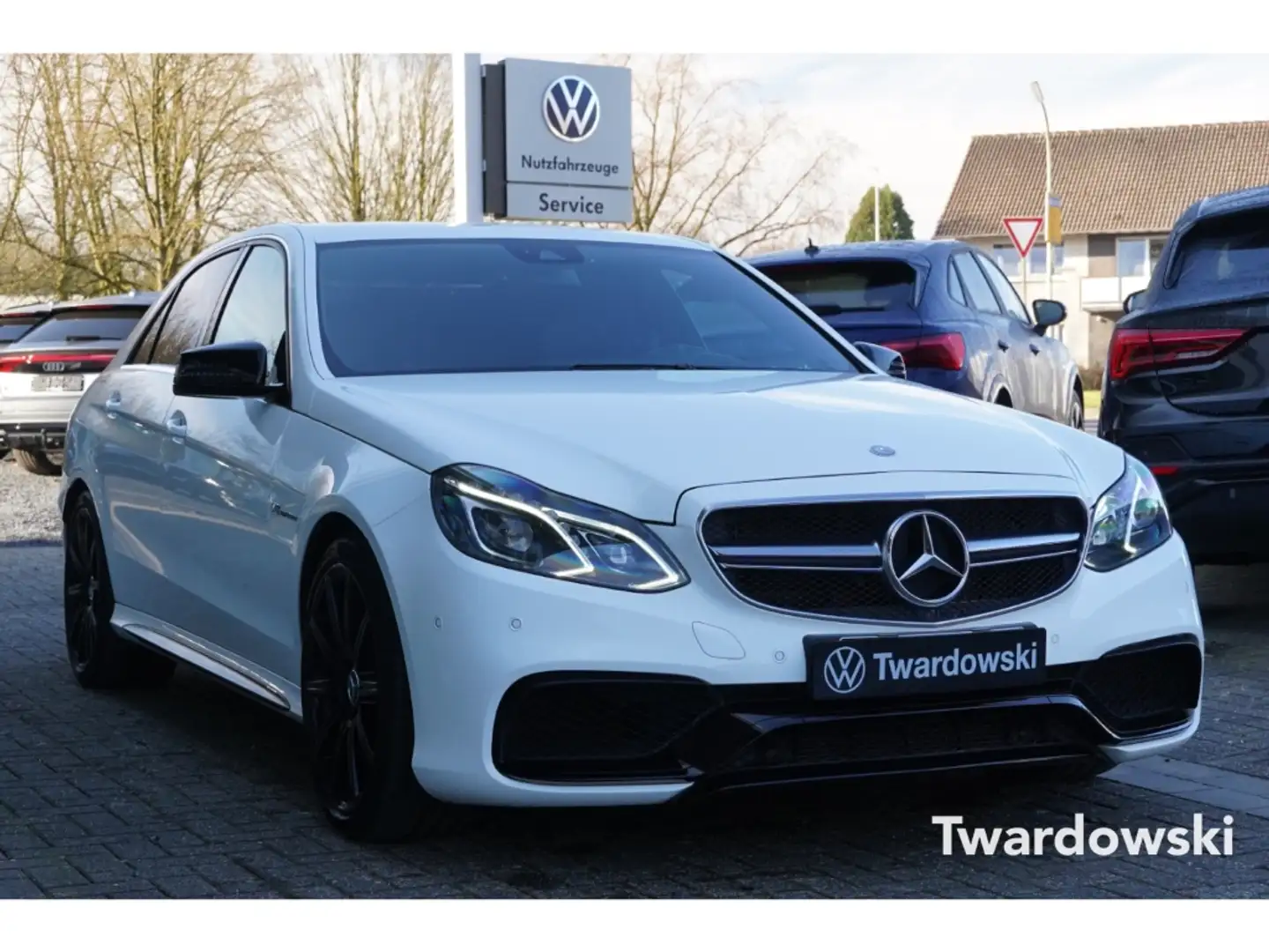 Mercedes-Benz E 63 AMG S Memory H&K IWC Leder Sitzbelüft. Weiß - 1