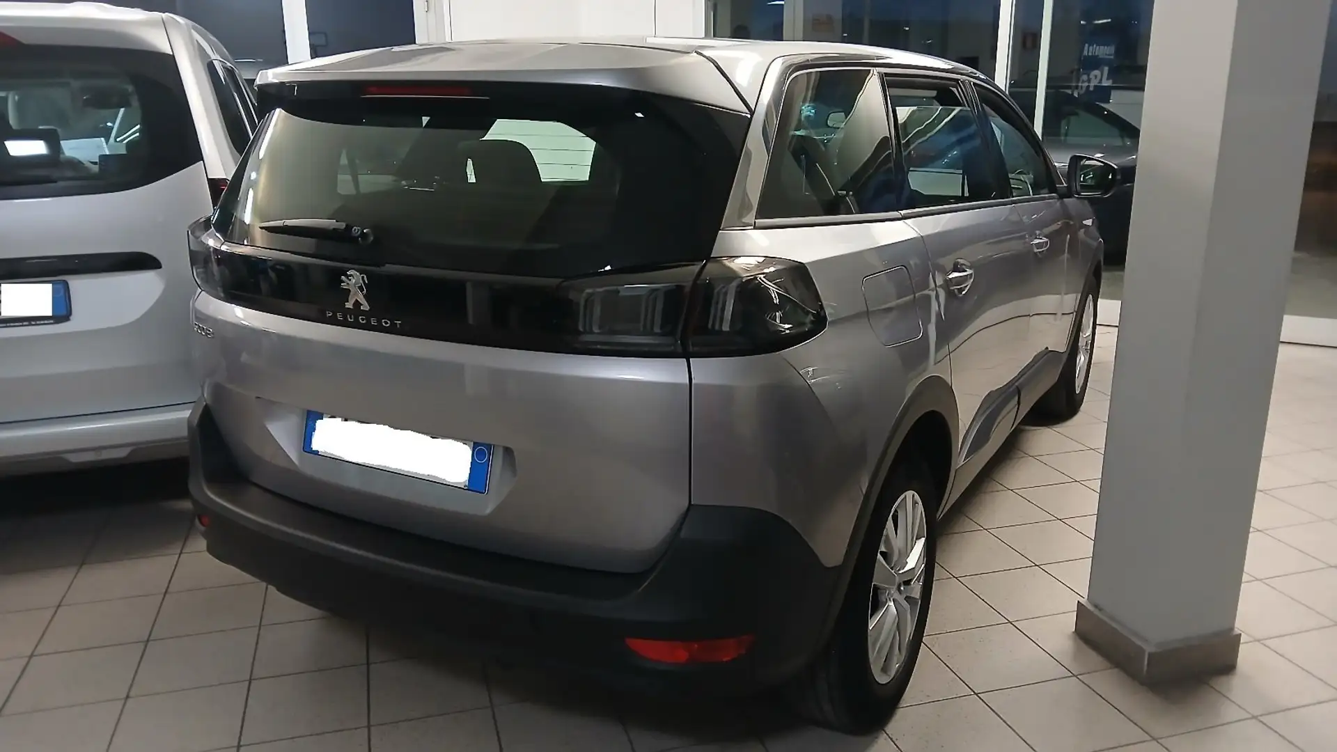 Peugeot 5008 5008 II 2021 1.2 Active Pack EAT8 7 Posti Grigio - 2