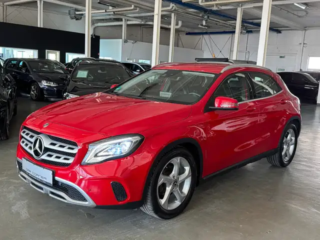 Mercedes-Benz GLA 200 7G DCT SPORTPAKET URBAN NAVI LED KAMERA