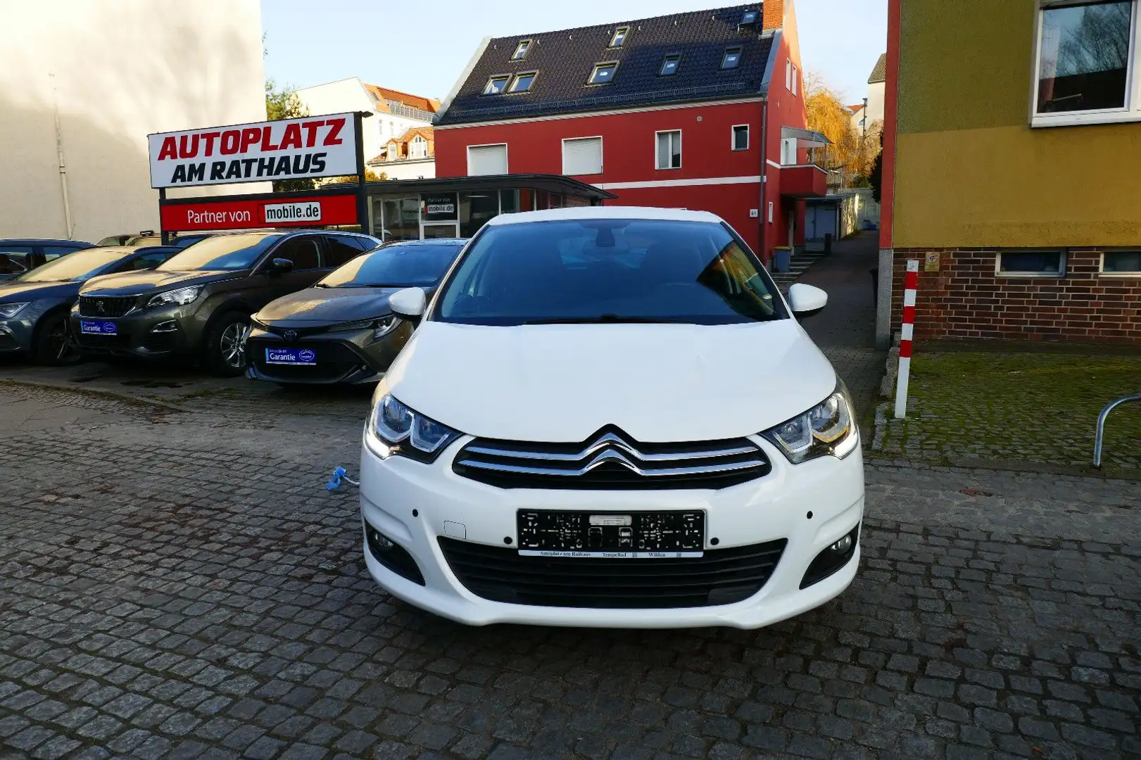 Citroen C4 Lim. Selection Weiß - 2