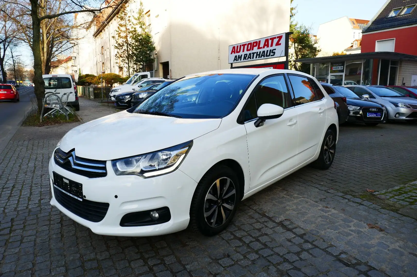 Citroen C4 Lim. Selection Weiß - 1