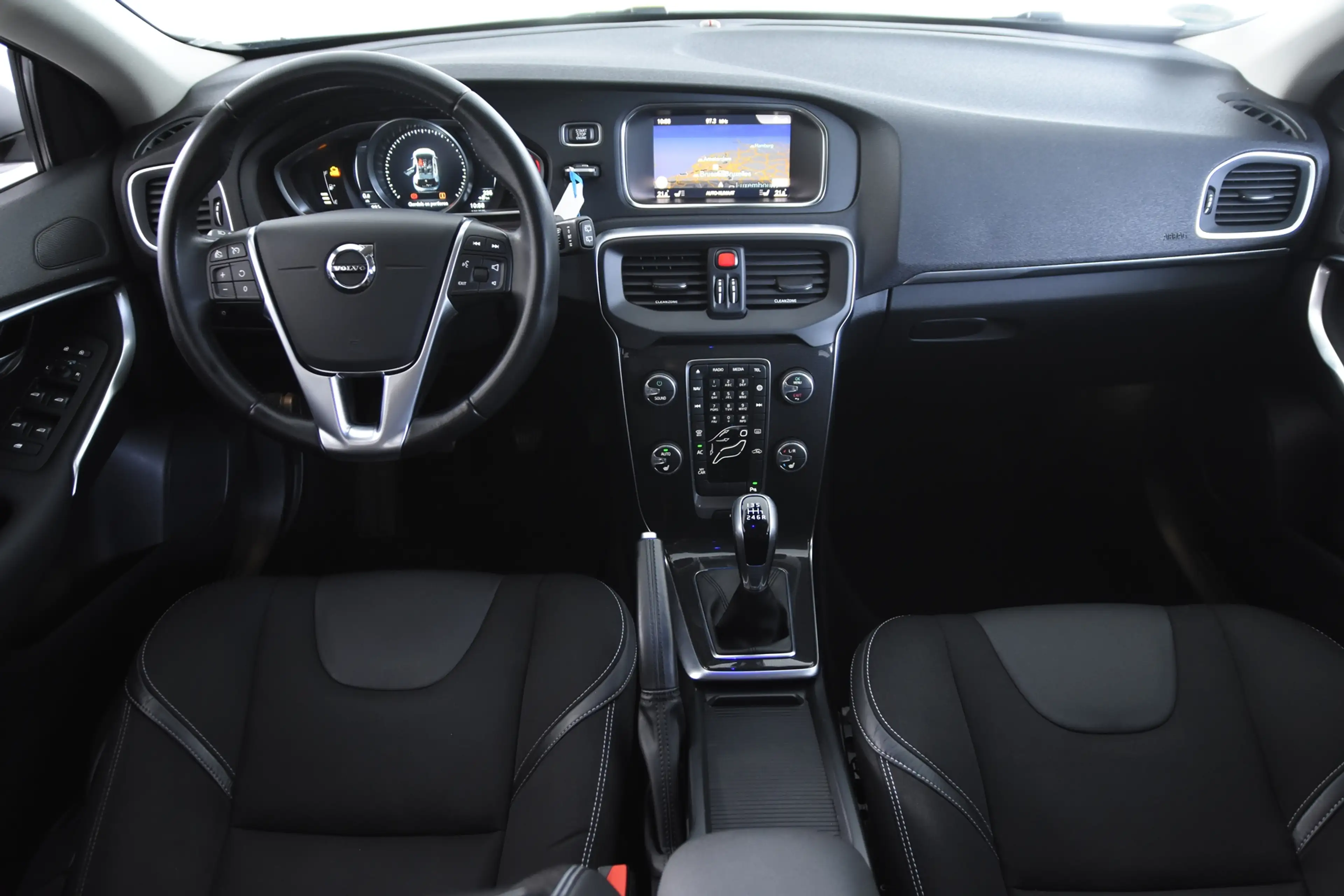 Volvo V40 2.0 T3 Nordic+ *Leer*Navigatie*Stoelverwarming*Tre — photo 2
