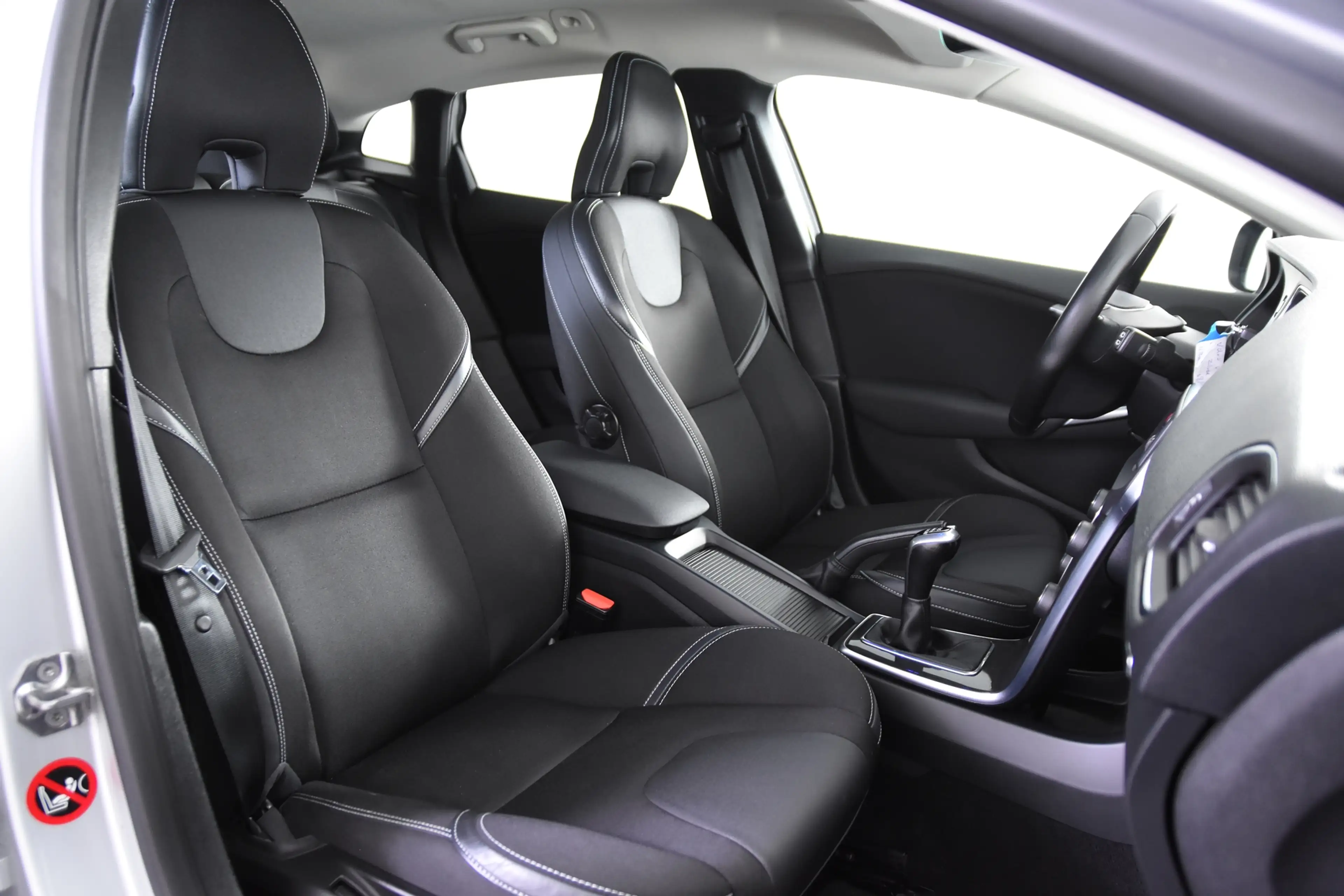 Volvo V40 2.0 T3 Nordic+ *Leer*Navigatie*Stoelverwarming*Tre — photo 3