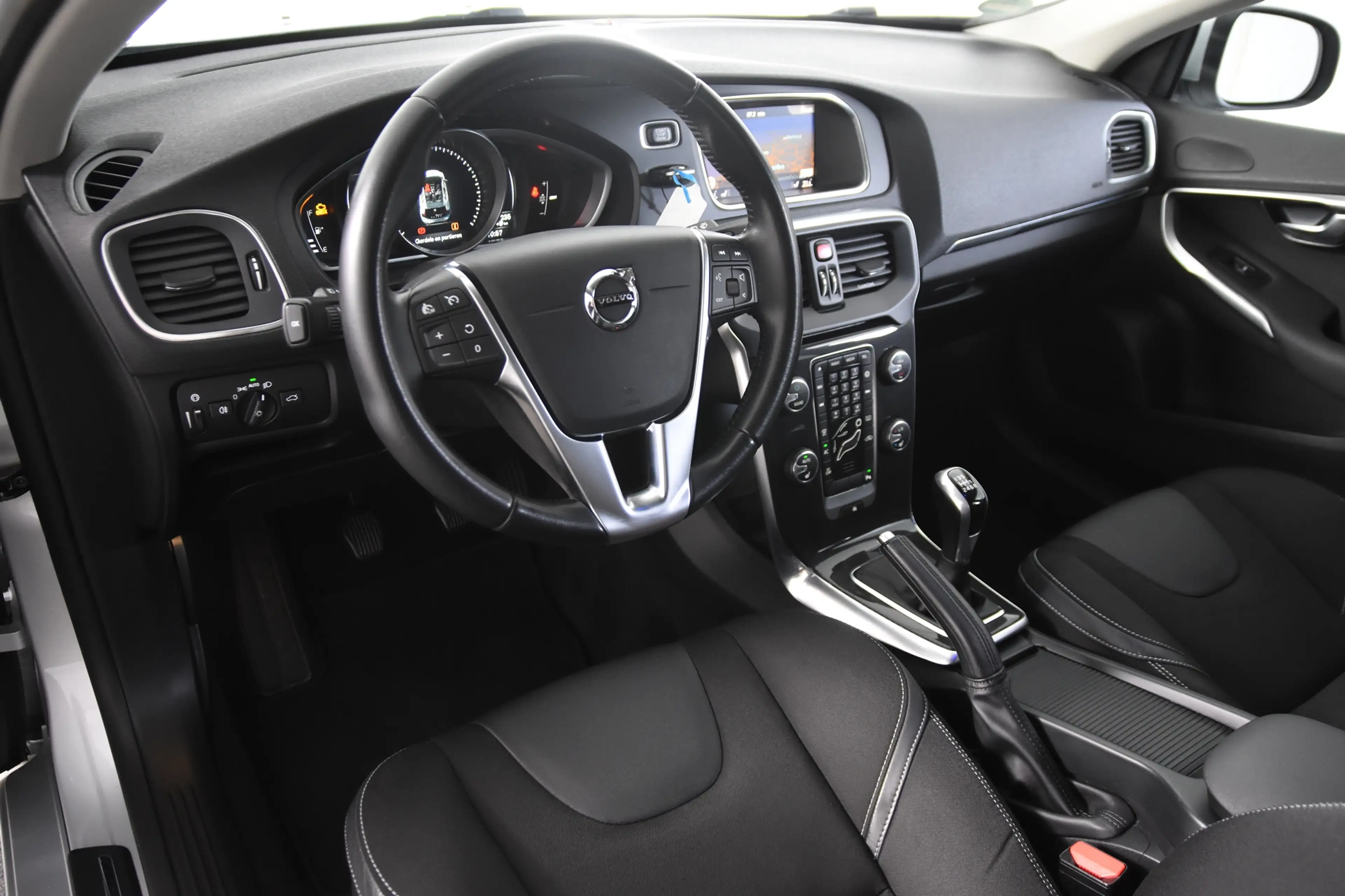 Volvo V40 2.0 T3 Nordic+ *Leer*Navigatie*Stoelverwarming*Tre — photo 9
