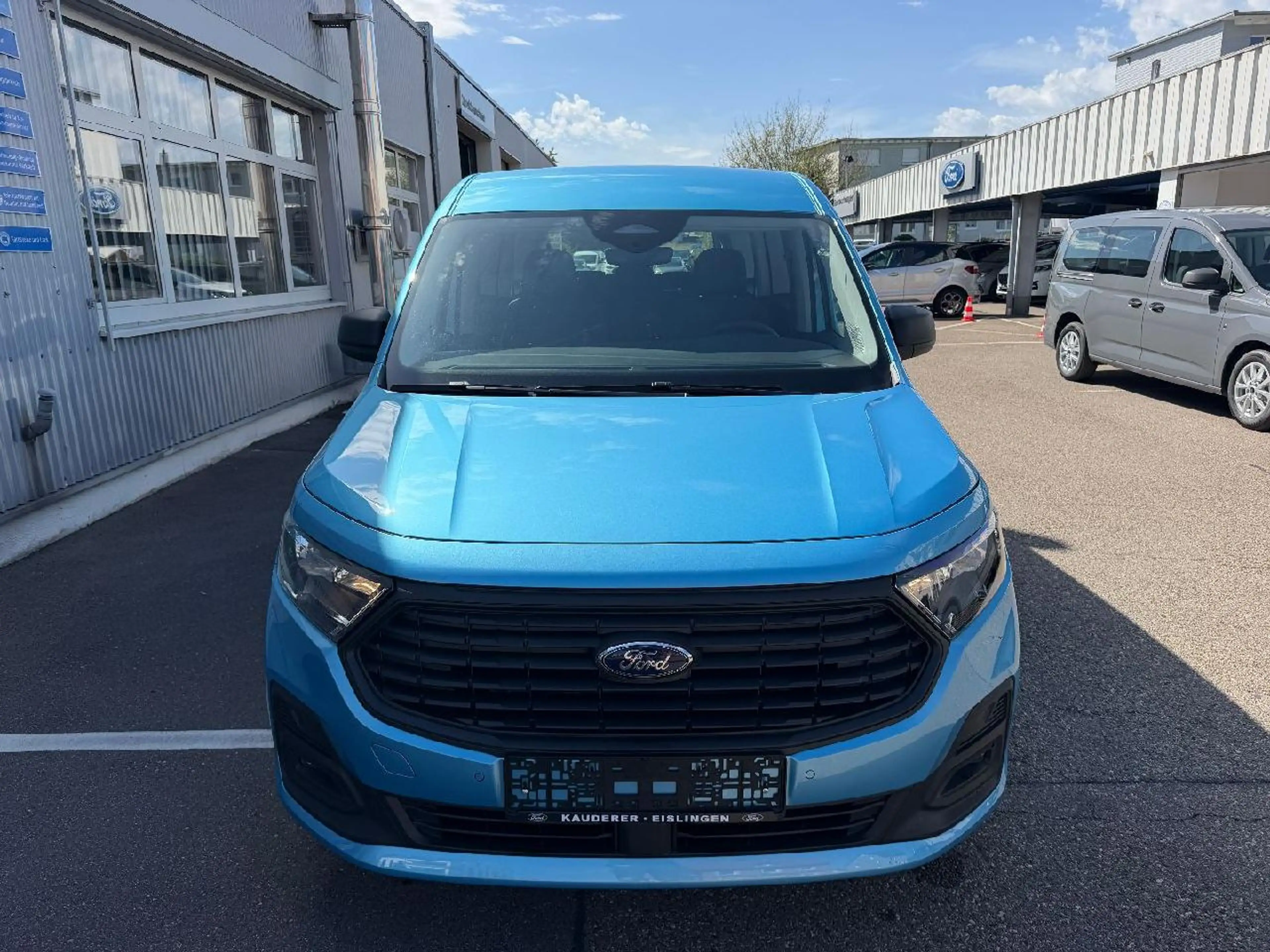 Ford Grand Tourneo Trend — photo 2