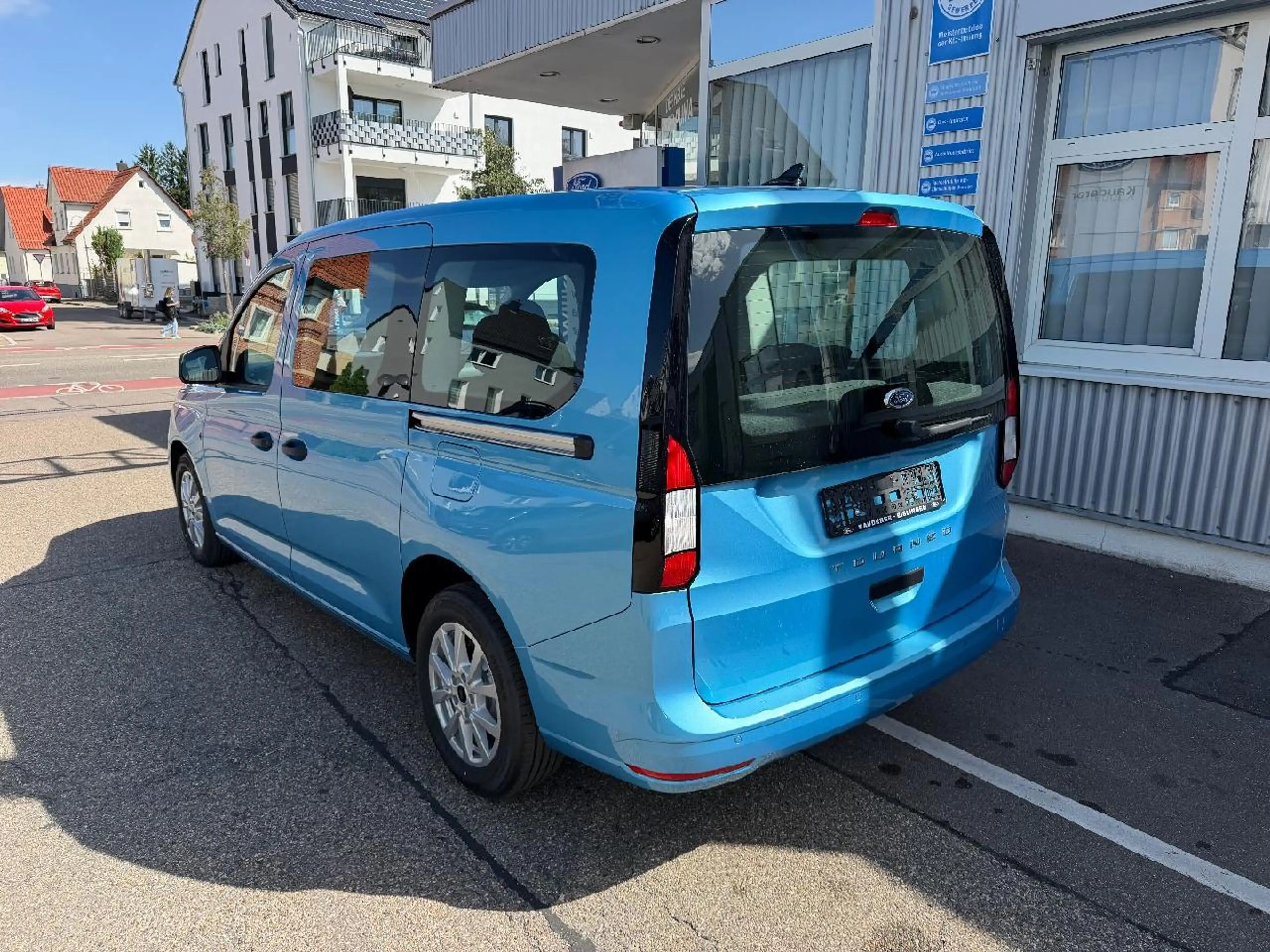 Ford Grand Tourneo Trend — photo 6