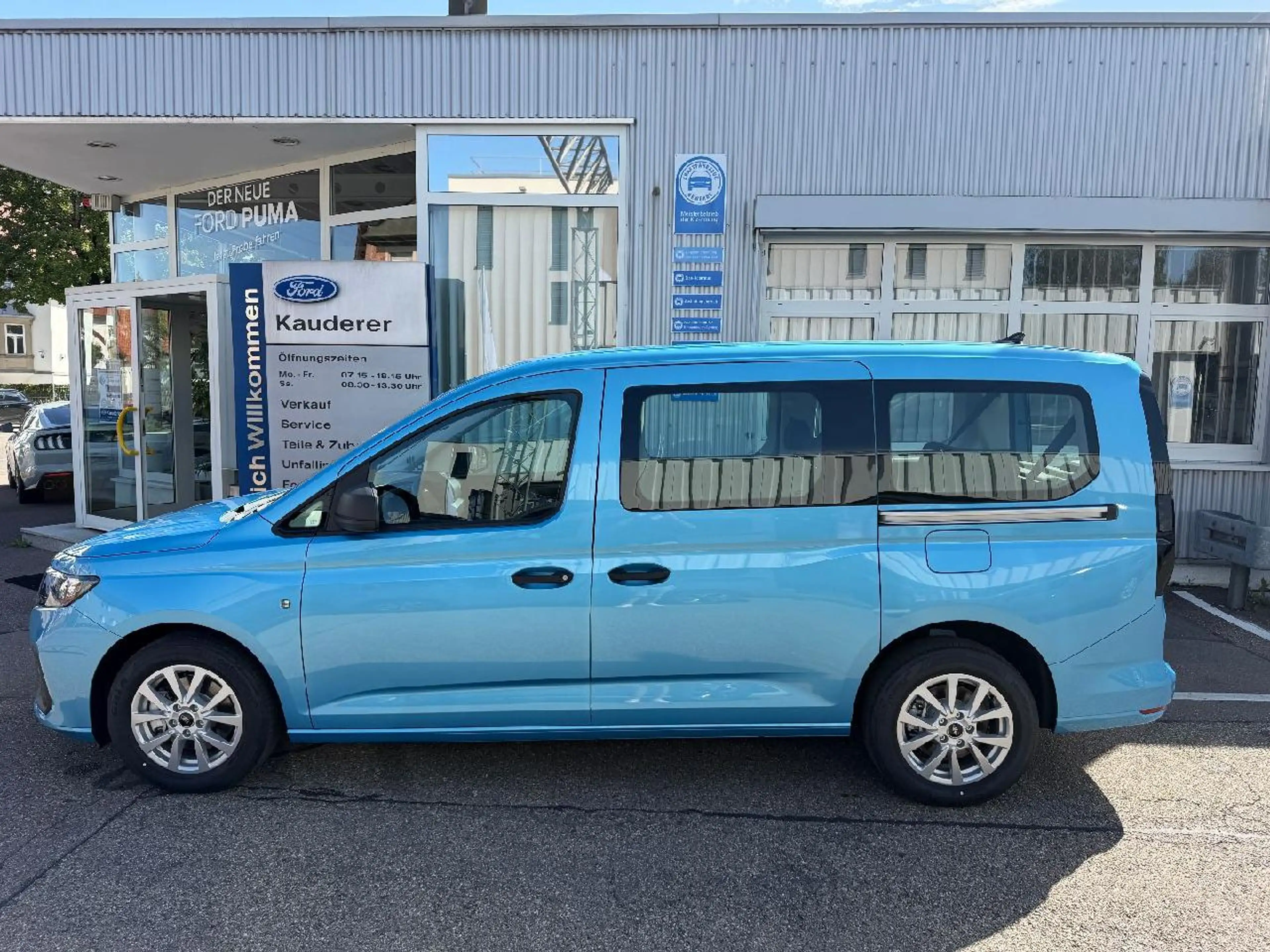 Ford Grand Tourneo Trend — photo 7