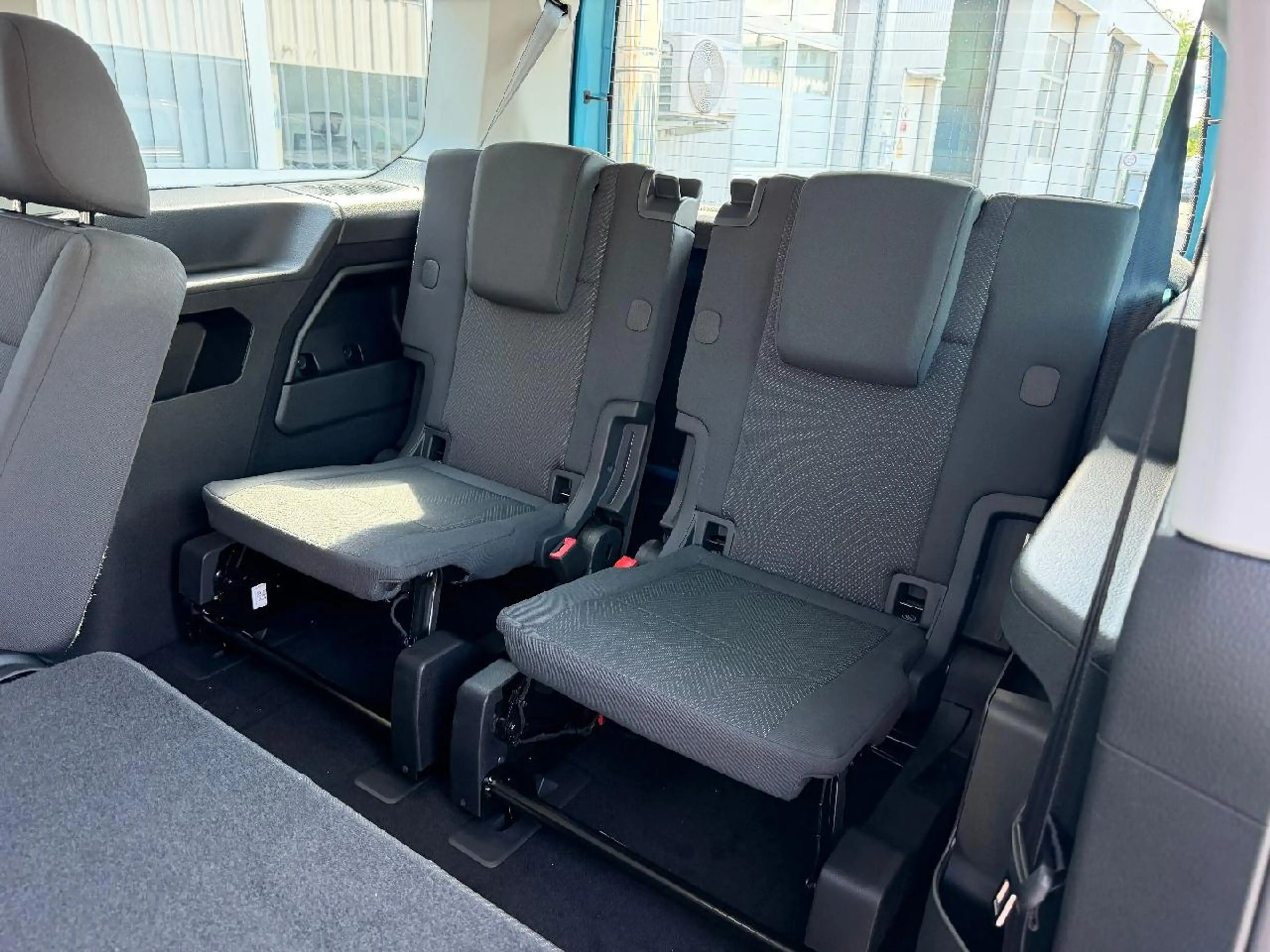 Ford Grand Tourneo Trend — photo 9