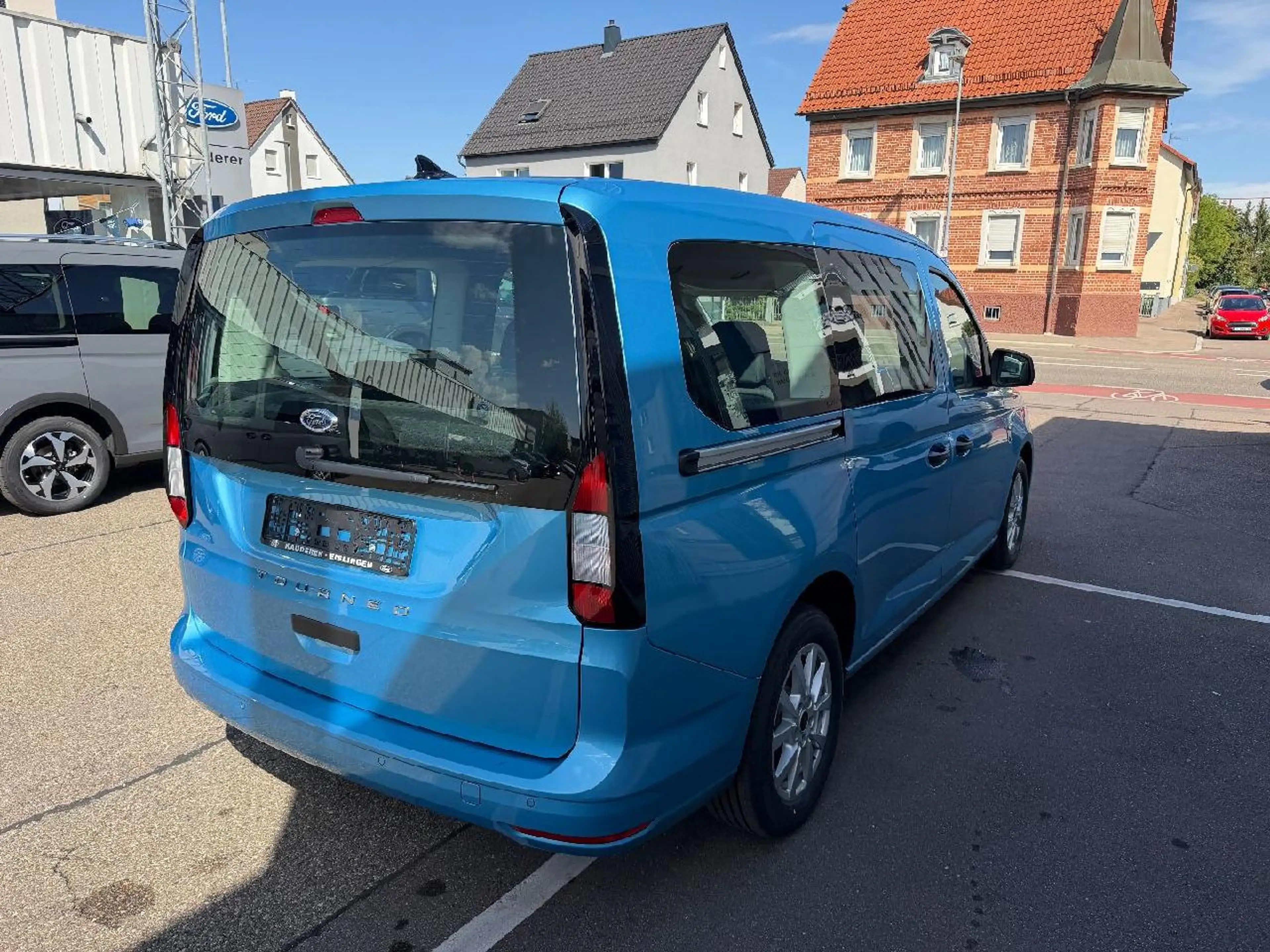 Ford Grand Tourneo Trend — photo 4