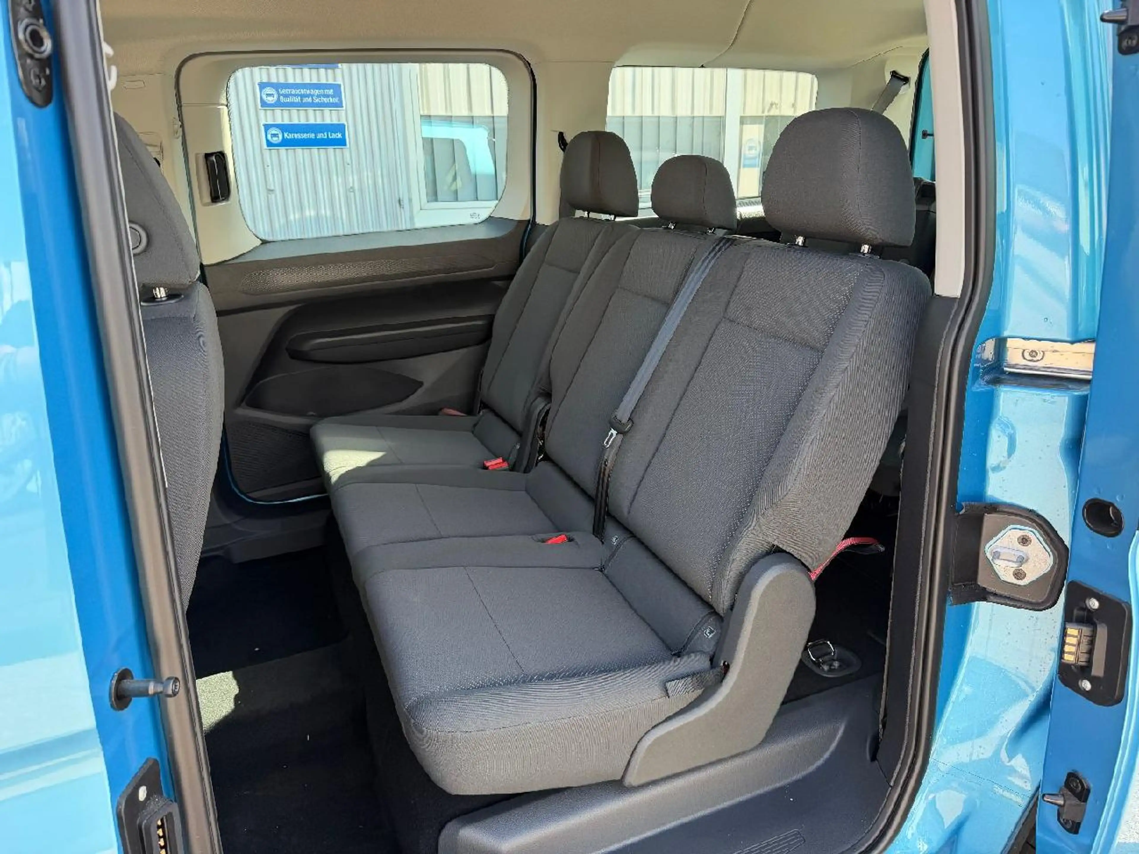 Ford Grand Tourneo Trend — photo 8