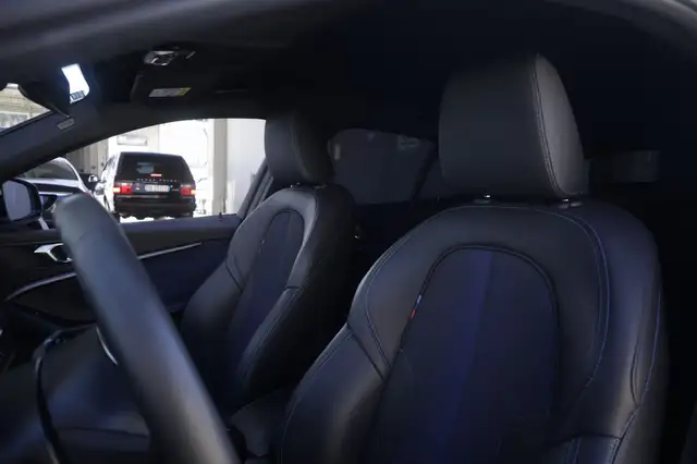 BMW 1 Series view 18