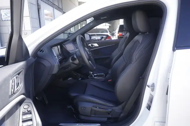 BMW 1 Series view 19