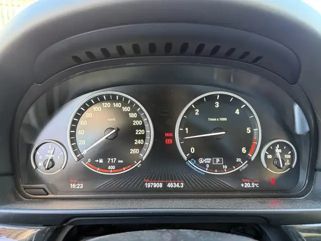 BMW 5 Series view 18