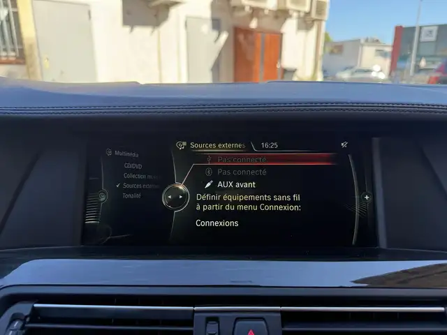 BMW 5 Series view 19