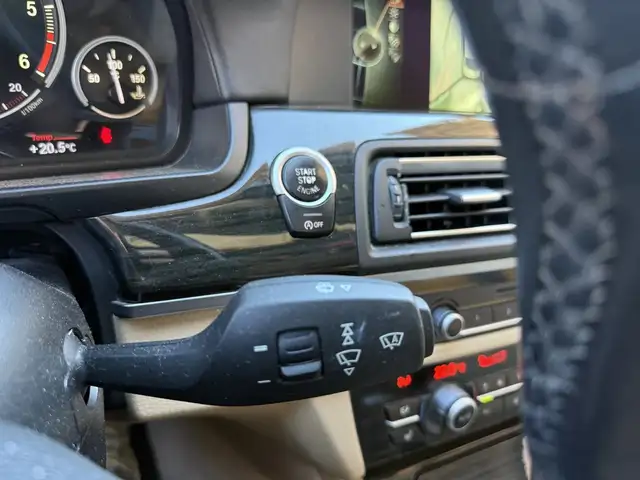 BMW 5 Series view 30