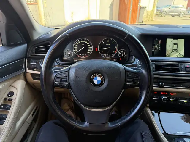 BMW 5 Series view 17