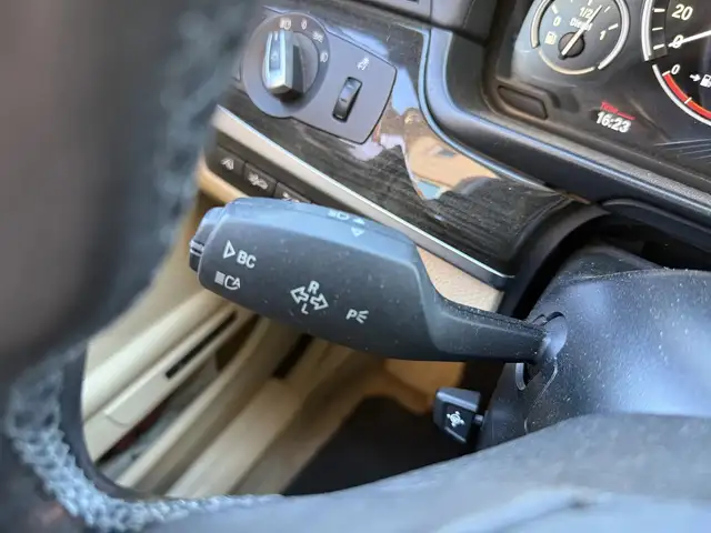 BMW 5 Series view 28