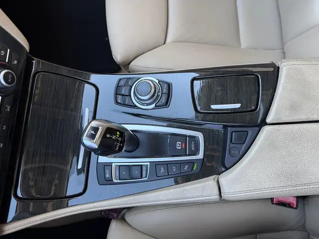 BMW 5 Series view 26