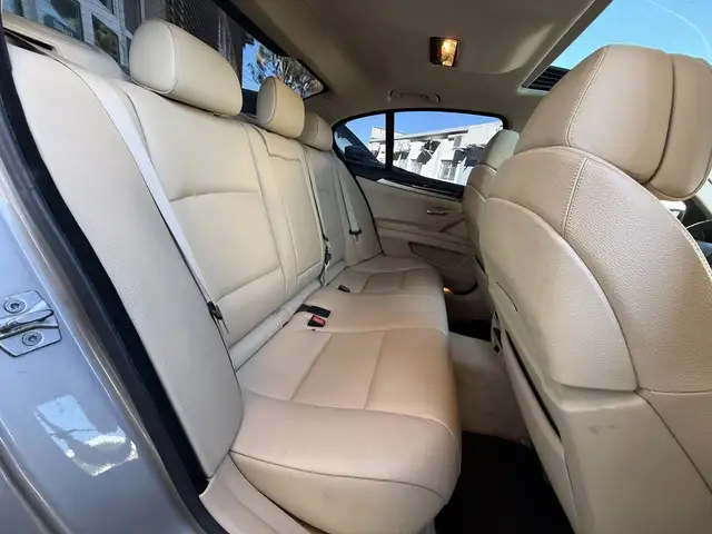 BMW 5 Series view 14