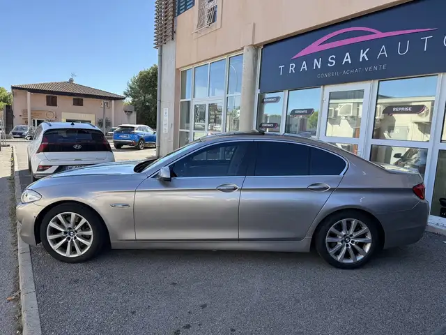 BMW 5 Series view 8