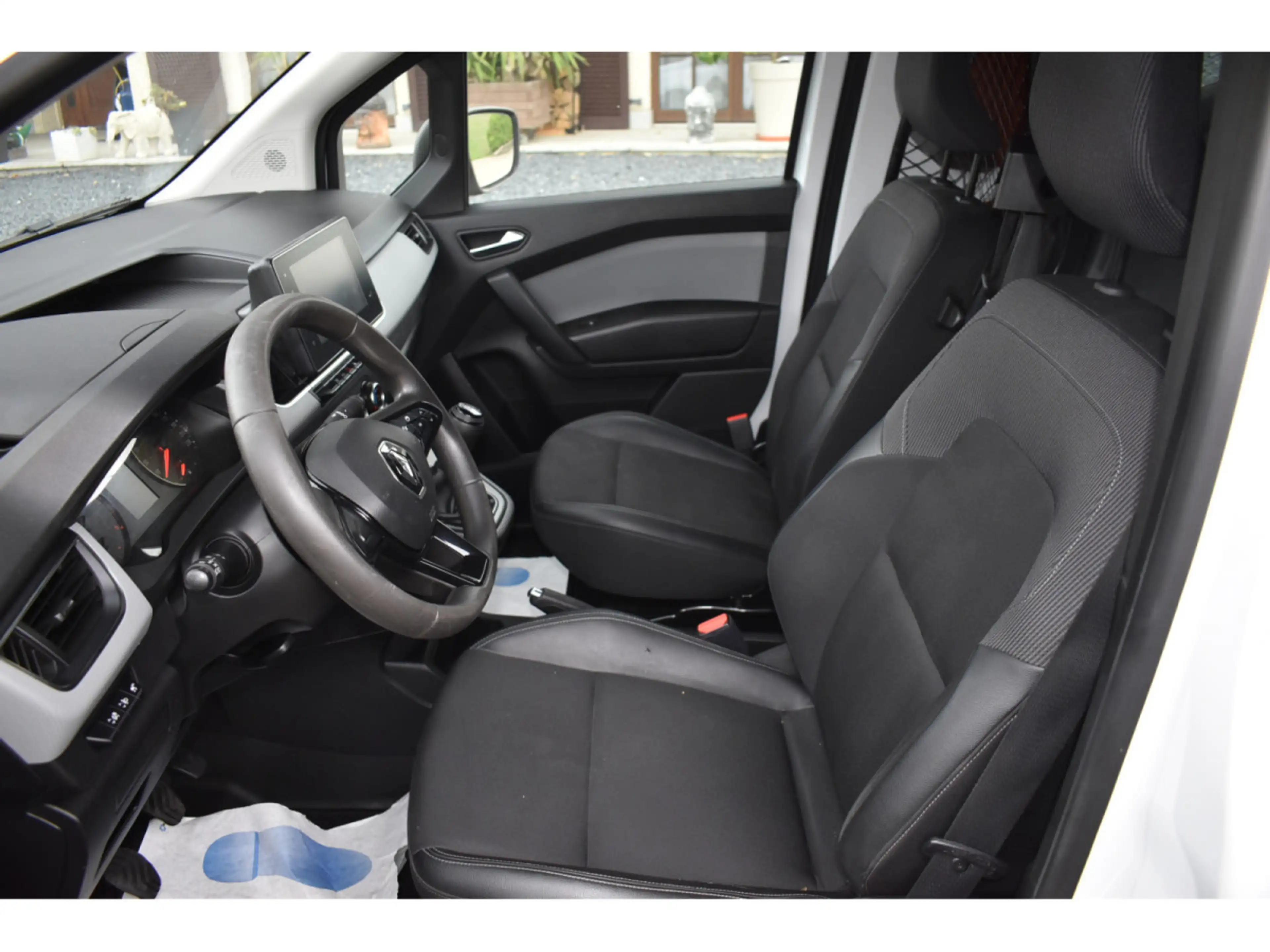 Renault Kangoo III 1,5 DCI 95 très soigné Airco — photo 10