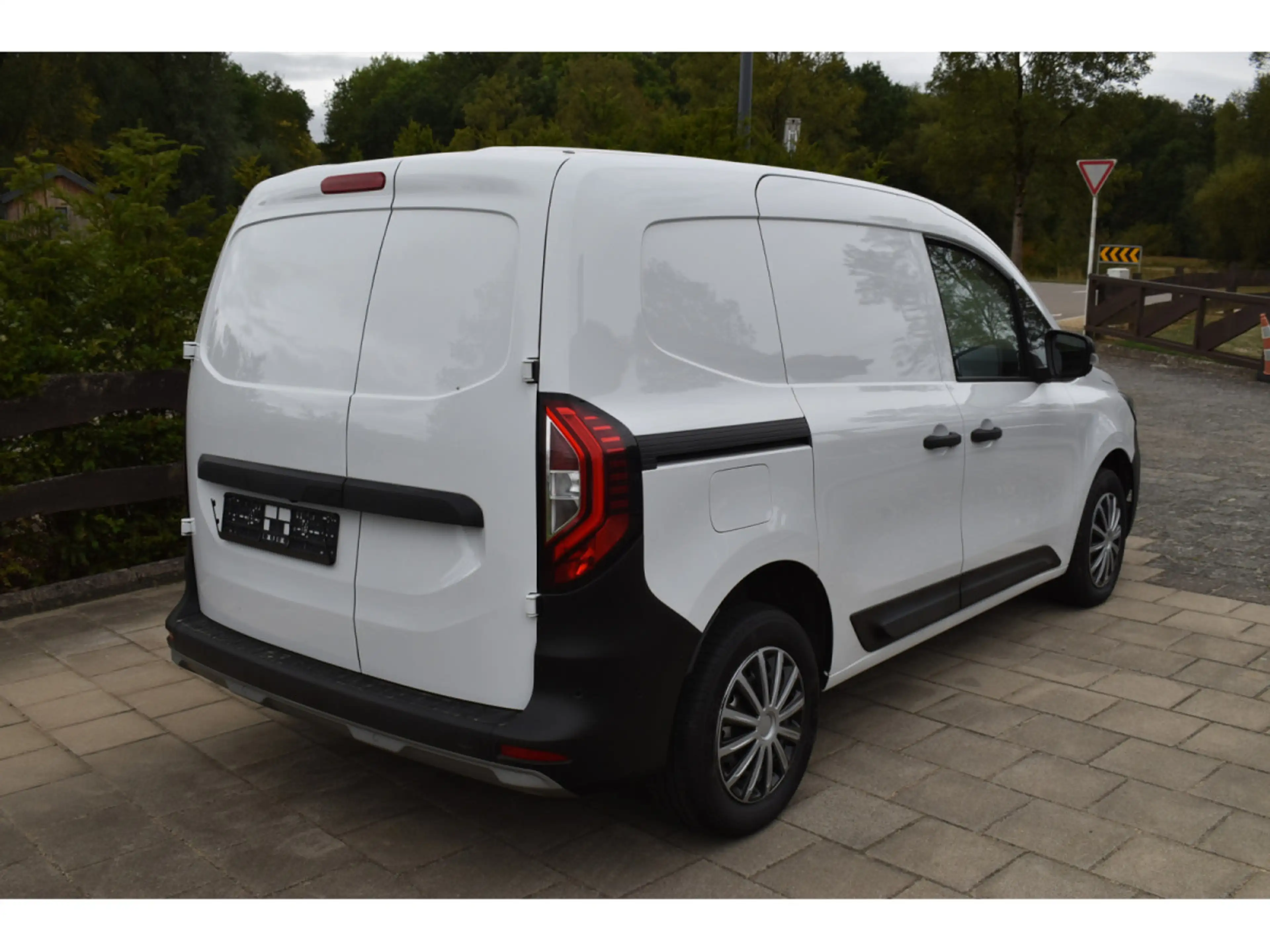 Renault Kangoo III 1,5 DCI 95 très soigné Airco — photo 7