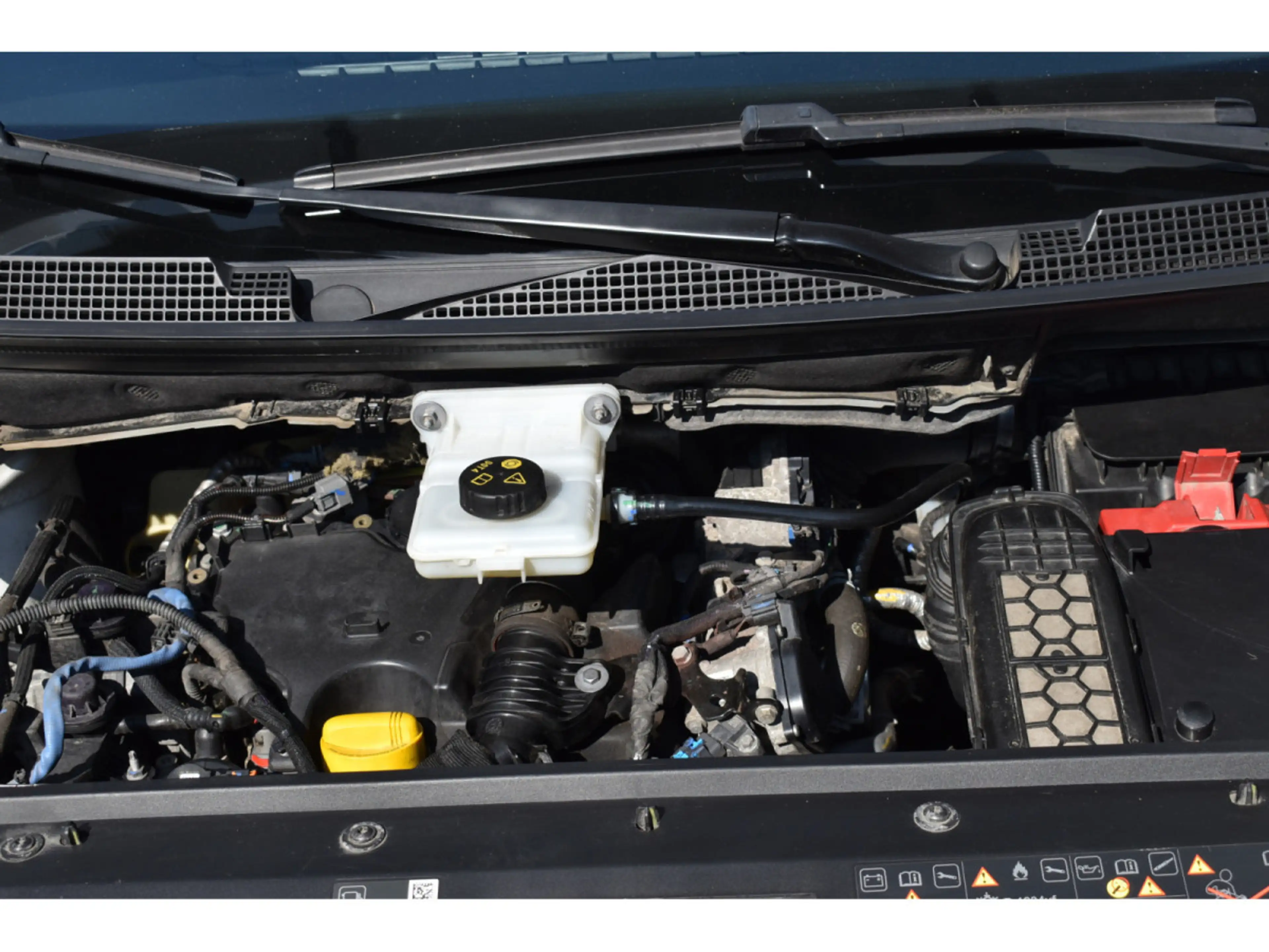 Renault Kangoo III 1,5 DCI 95 très soigné Airco — photo 15