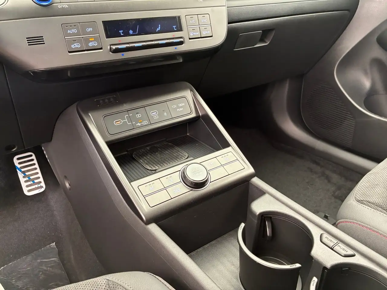 Hyundai KONA photo Hyundai KONA