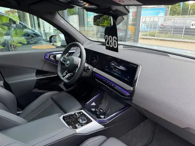 BMW X3 view 6
