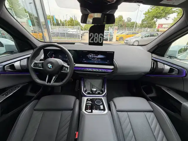 BMW X3 view 12