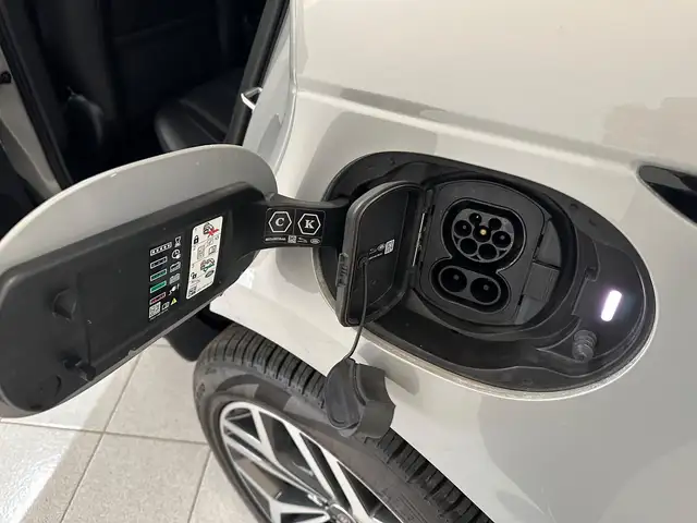 Land Rover Range Rover Evoque view 18