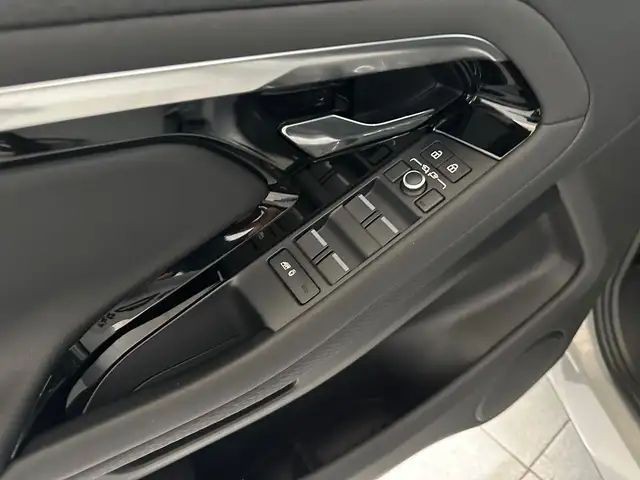 Land Rover Range Rover Evoque view 21