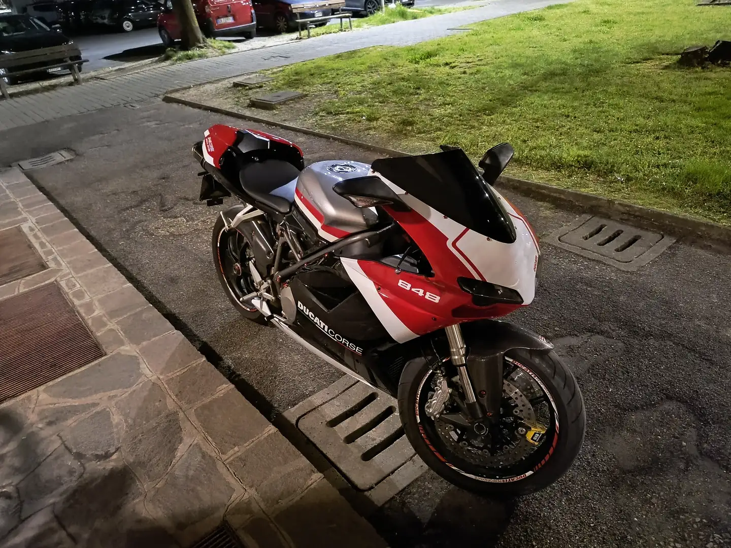 Ducati 848 Rosso - 1