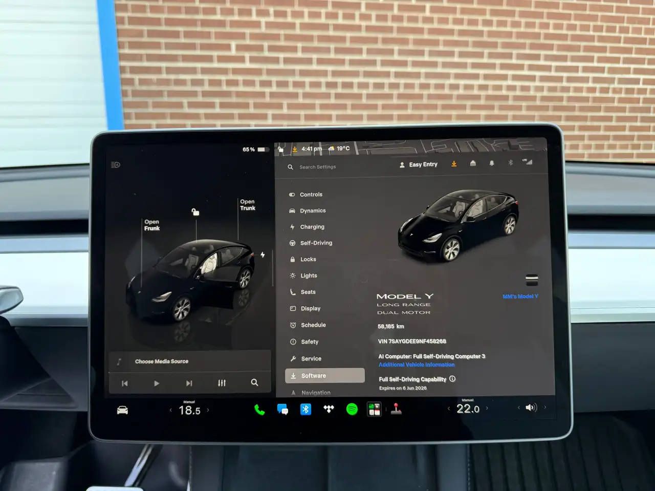 Tesla Model Y photo Tesla Model Y