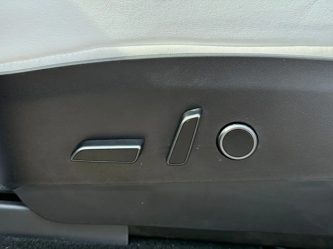 Tesla Model Y photo Tesla Model Y