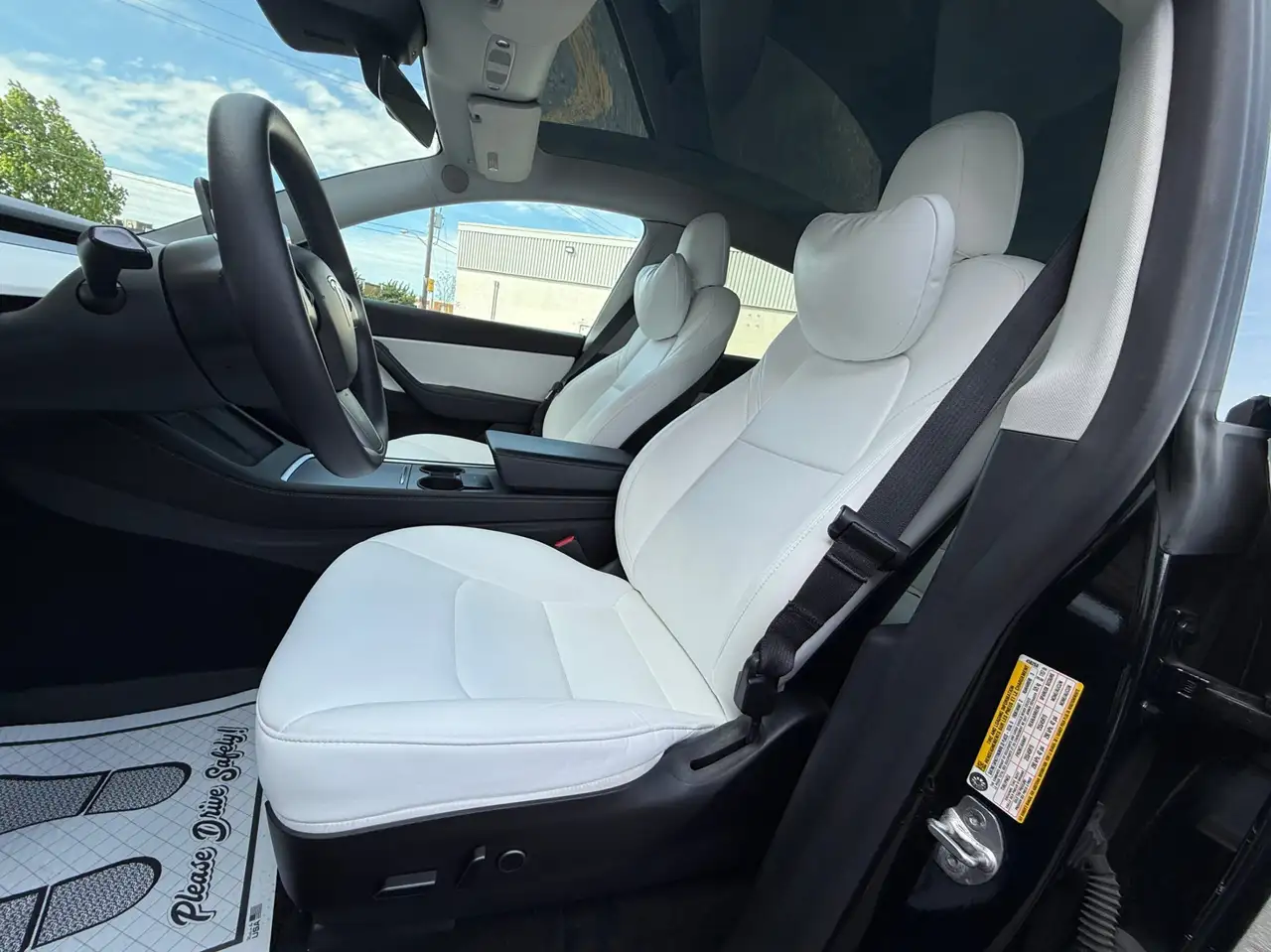 Tesla Model Y photo Tesla Model Y
