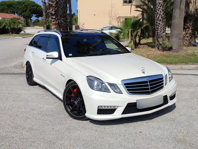 Mercedes-Benz E 63 AMG Pack Performance 557 V8 5.5 biturbo