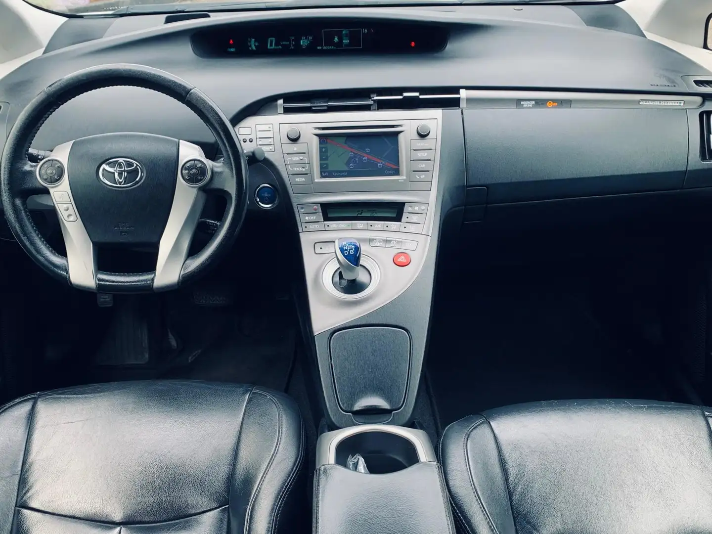 Toyota Prius 1.8 Plug-in Aspiration, Leder bekleding, Trekhaak, Weiß - 2