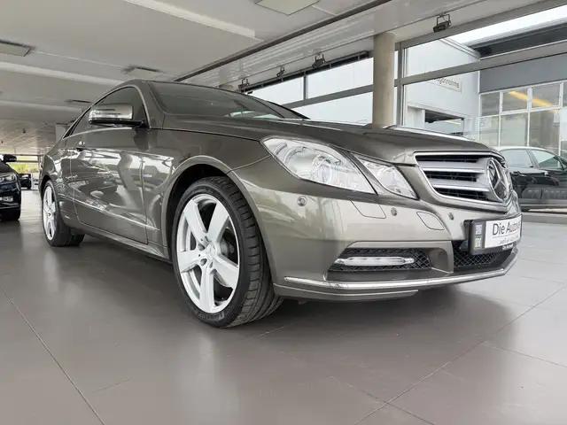 Mercedes-Benz E 350 CGI BlueEfficiency AUT NAVI PANO KLIMA PDC GRA