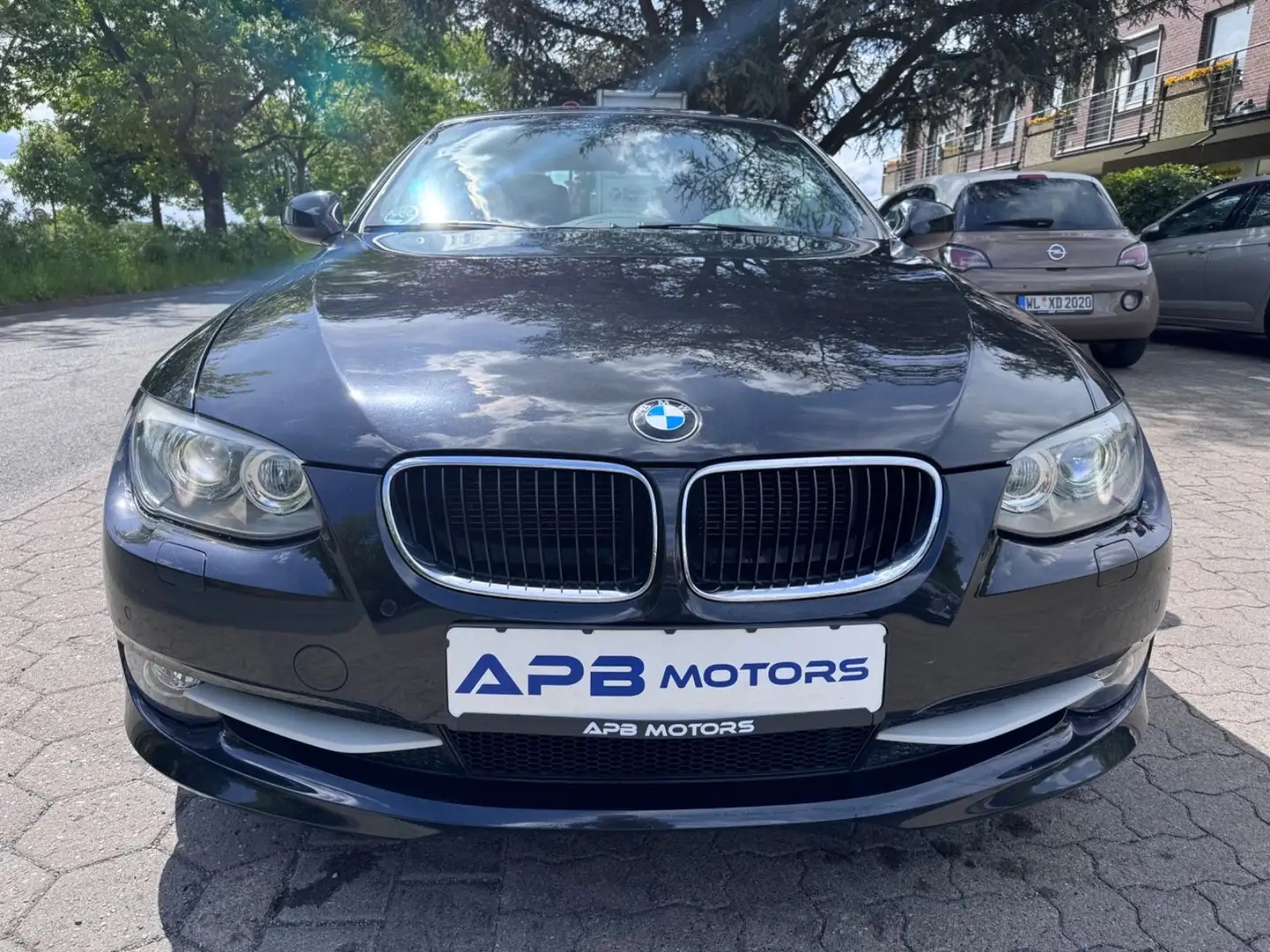 BMW 320 d CABRIO LEDER NAVI XENON SITZHZG. PDC 19"ALU Schwarz - 2