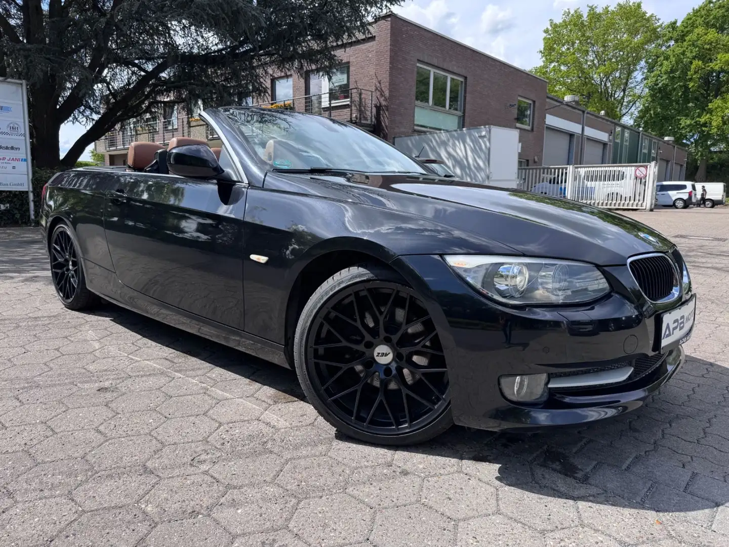 BMW 320 d CABRIO LEDER NAVI XENON SITZHZG. PDC 19"ALU Schwarz - 1