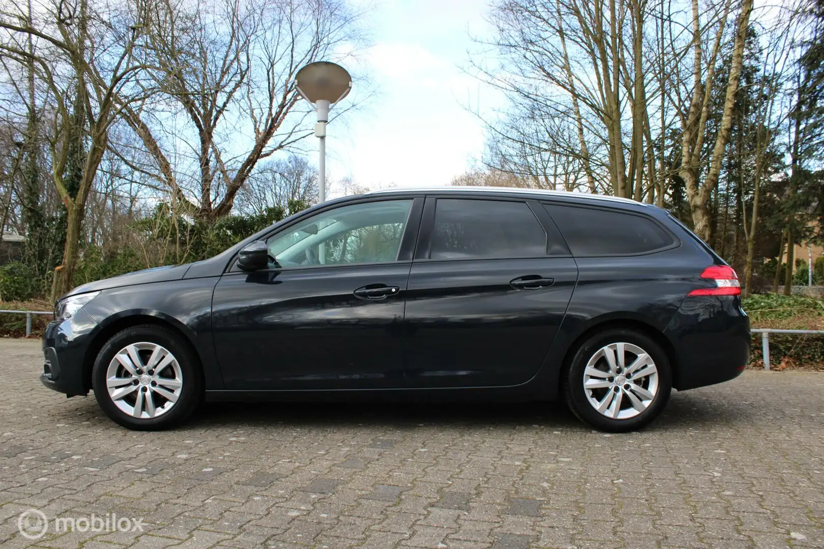 Peugeot 308 SW 1.2 PureTech Blue Lease Executive. Apple carpla Gris - 2