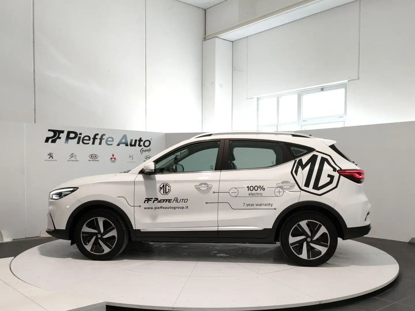 MG ZS EV 72 kWh LUXURY iSMART White - ECOPELLE Bianco - 2