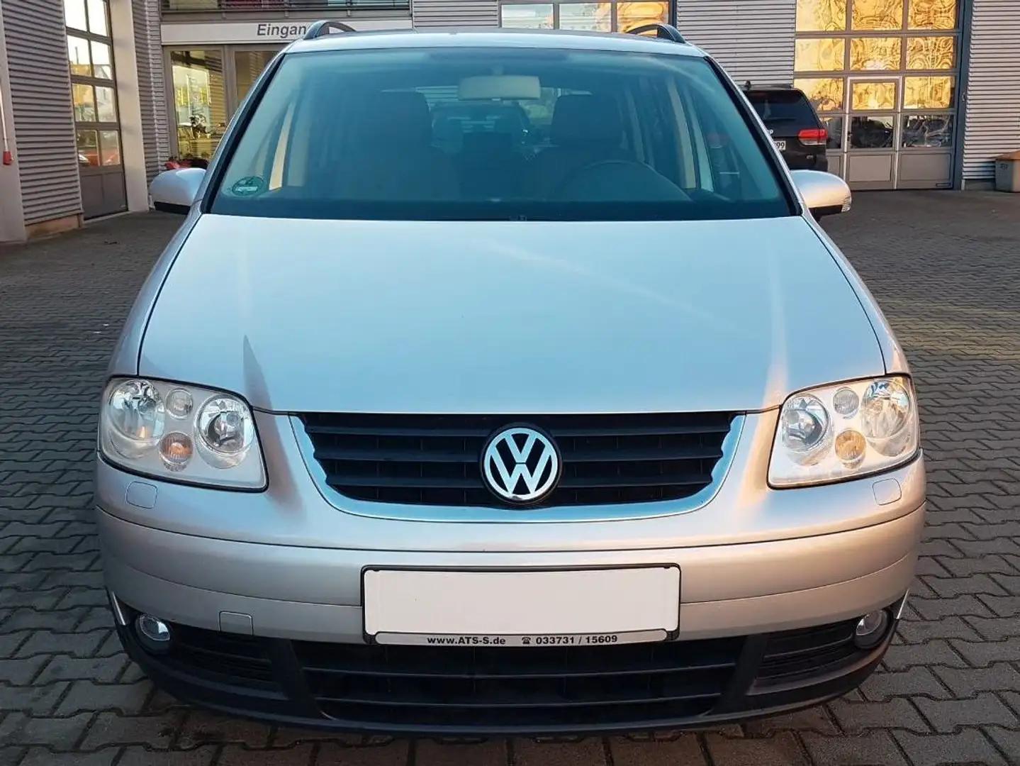 Volkswagen Touran 7 SITZER, 2. Hand, unfallfrei - 2