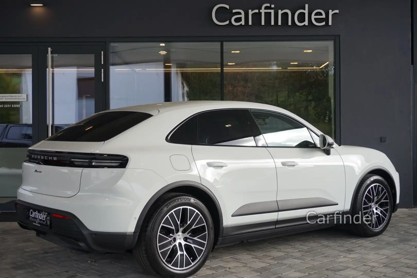 Porsche Macan Basis Electric elektr.AHV, HD-MATRIX, Komfortzuga Weiß - 2