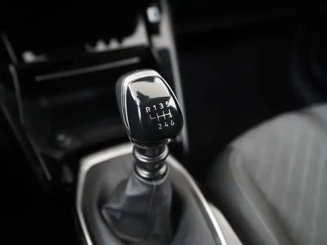 Peugeot 208 view 10