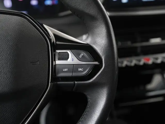 Peugeot 208 view 9