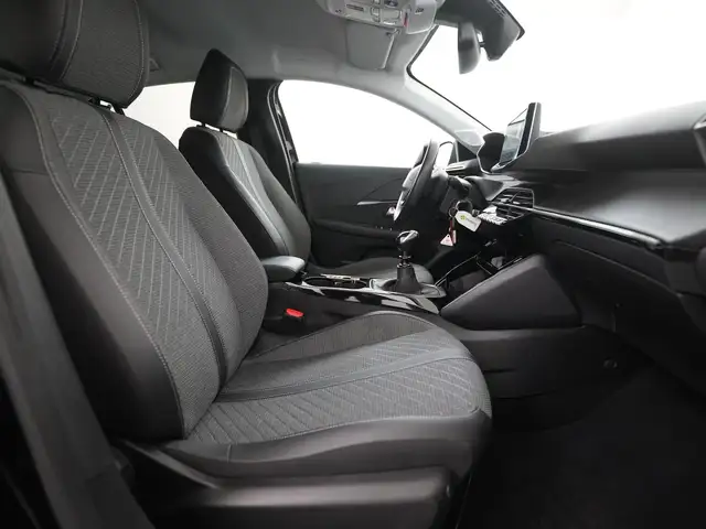 Peugeot 208 view 3