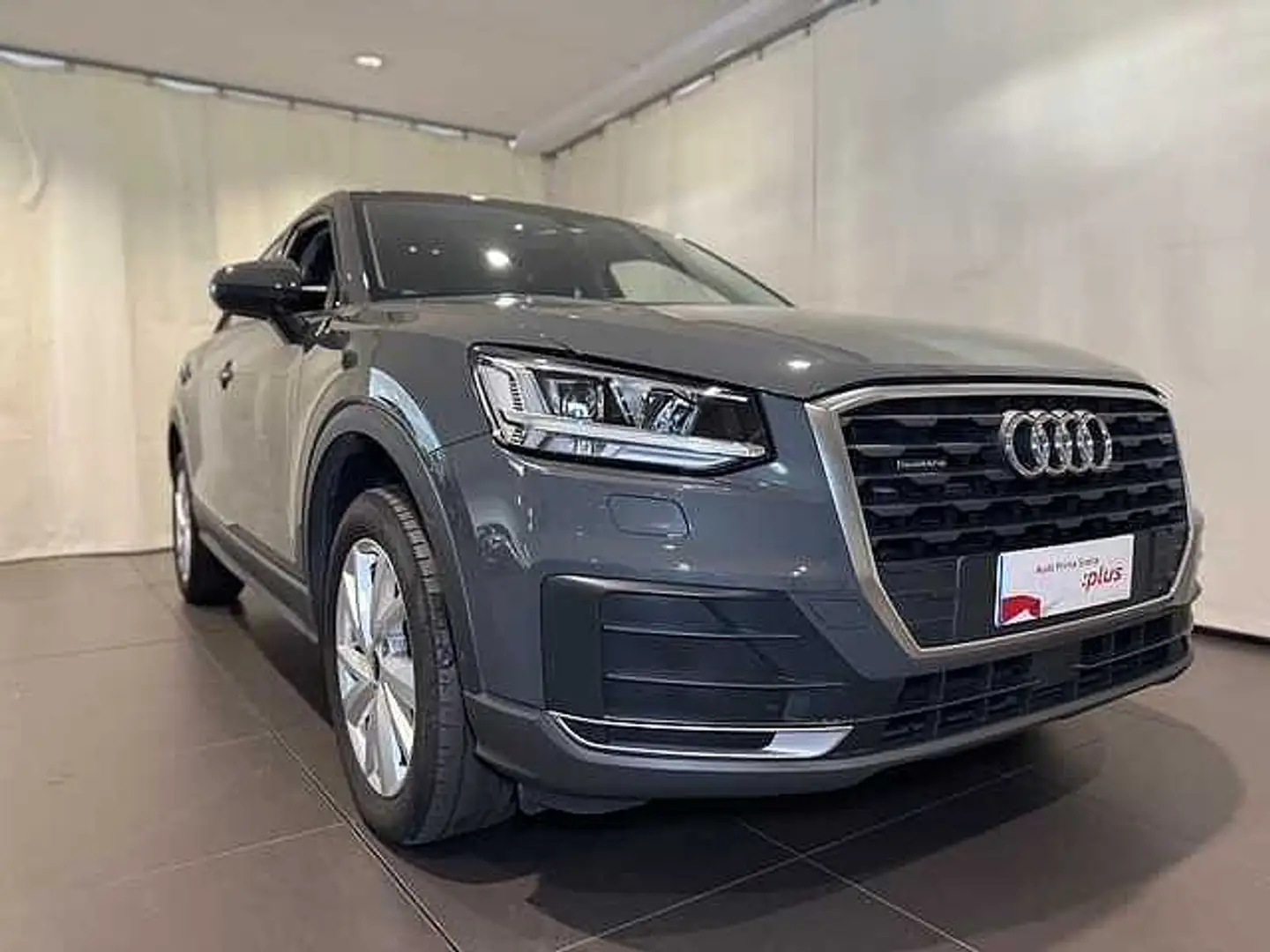 Audi Q2 35 TDI quattro S tronic Admired Grijs - 1