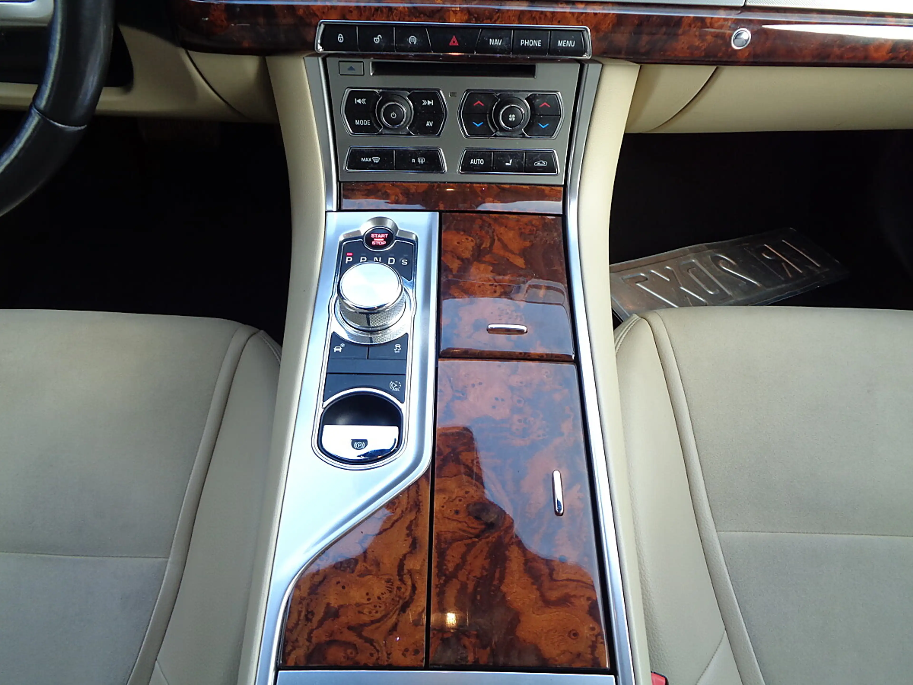 Jaguar XF Sportbrake 2,2 Diesel mit Anhängerkupplung — photo 15